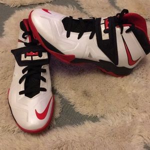 Nike Lebron Zoom Soldier 7